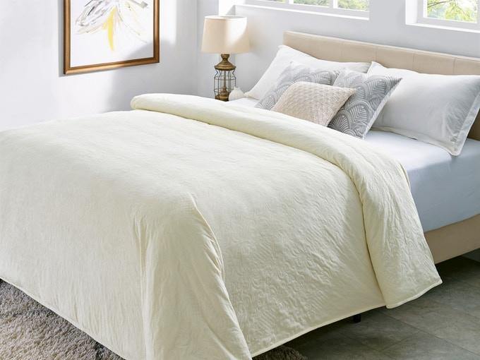 blanquil-royale-weighted-comforter-lindsay-arnold-blanquil